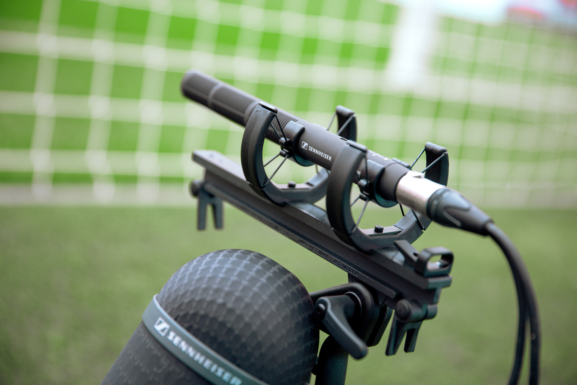 Le micro canon stéréo MKH 8018 complète la série MKH 8000