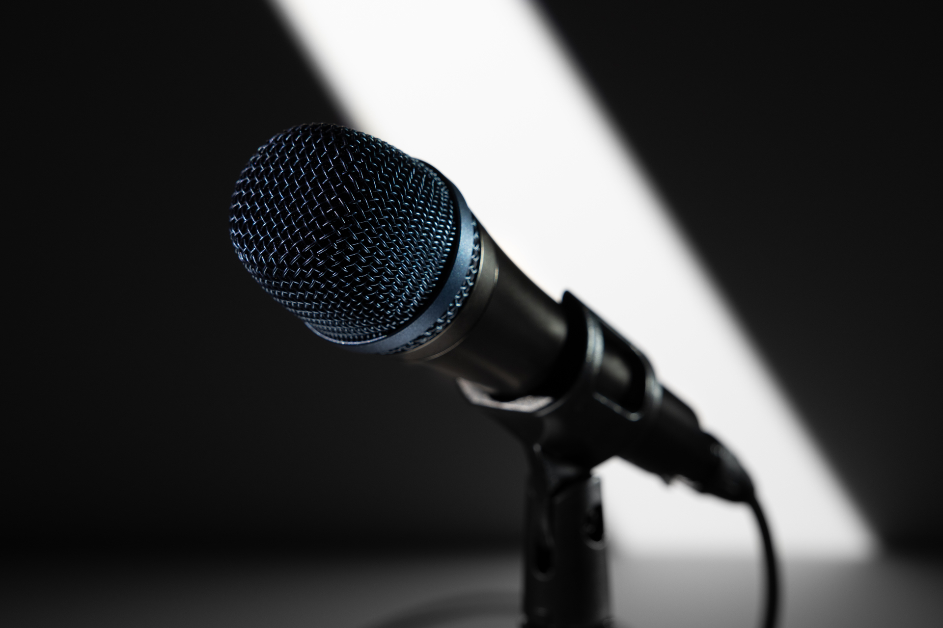 The Sennheiser e945 Vs. e935: Our Definitive Handheld Mics